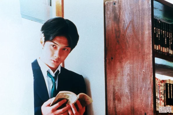 男生吃男生昆，校园内外引发热议，网友纷纷发表看法与反思，探讨性别认同与社会接受度问题